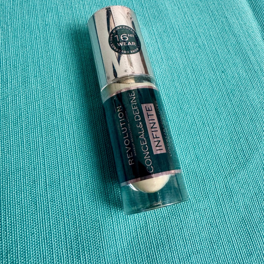 Revolution Conceal and Define Concealer in C3.5
